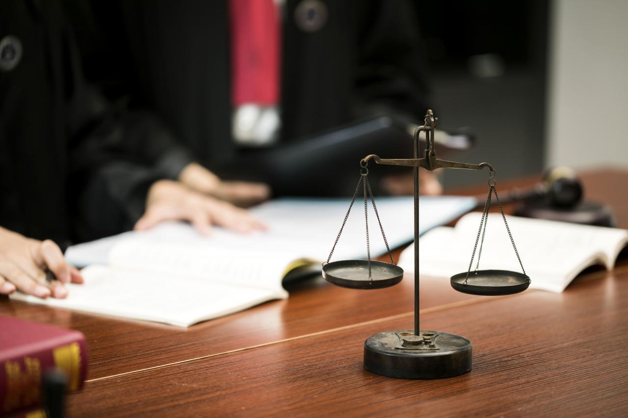 追讨欠款的法律依据（最狠的要账方法不违法）