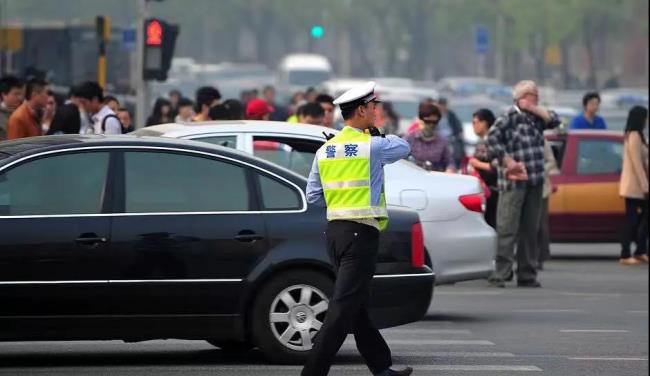 闯红灯扣分吗（闯红灯扣分及处罚）