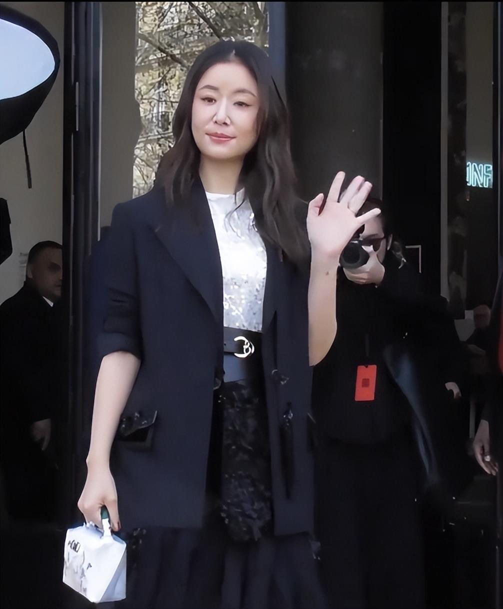 林心如巴黎看秀状态，我却笑死网友评论里