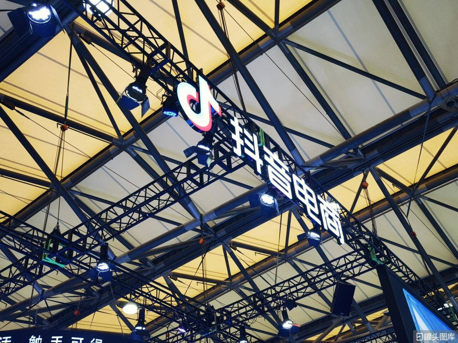 刷抖音粉丝业务：快速提升影响力的秘密武器_千川投流涨粉真实吗安全吗_老先生卡盟