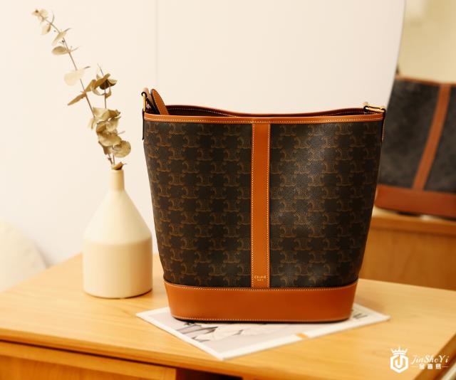 郑州包包回收公司，Celine Triomphe Bucket