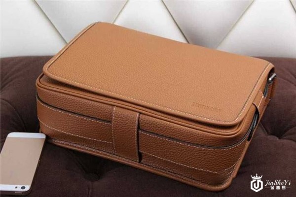 深圳回收爱马仕男士邮差包多少钱呢？值得回收吗