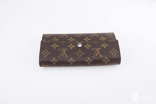 北京名包回收公司能回收旧的LV豆豆钱包吗