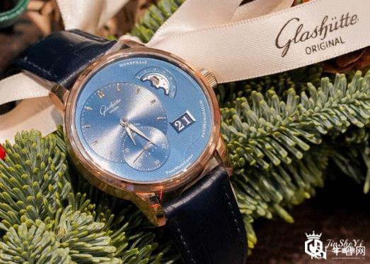 名表回收公司哪家好，偏心月相表有哪些特点？