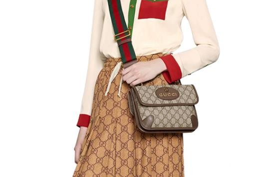 名包回收哪里靠谱，名牌包线下回收更保值吗？