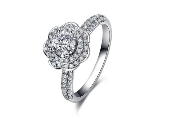 钻戒上的钻石脱落了还能换吗？