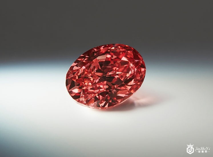 什么是钻石火彩，什么能影响钻石的火彩？