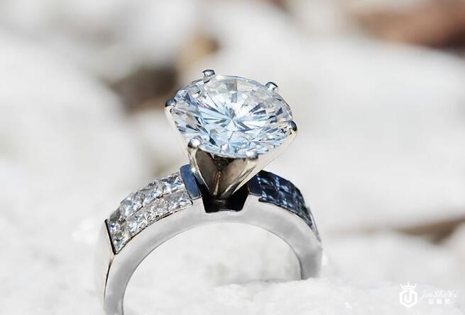 钻石被称为鸽子蛋，这种钻石几折回收