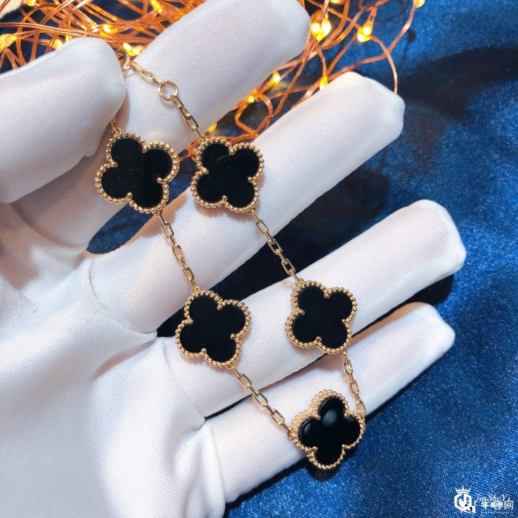 梵克雅宝手链和卡地亚手镯哪个更好回收一些?