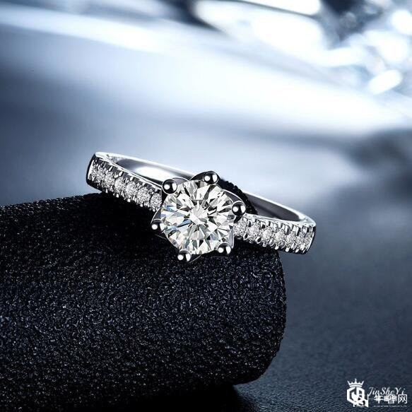 一万七的钻石戒指可以回收多少钱？