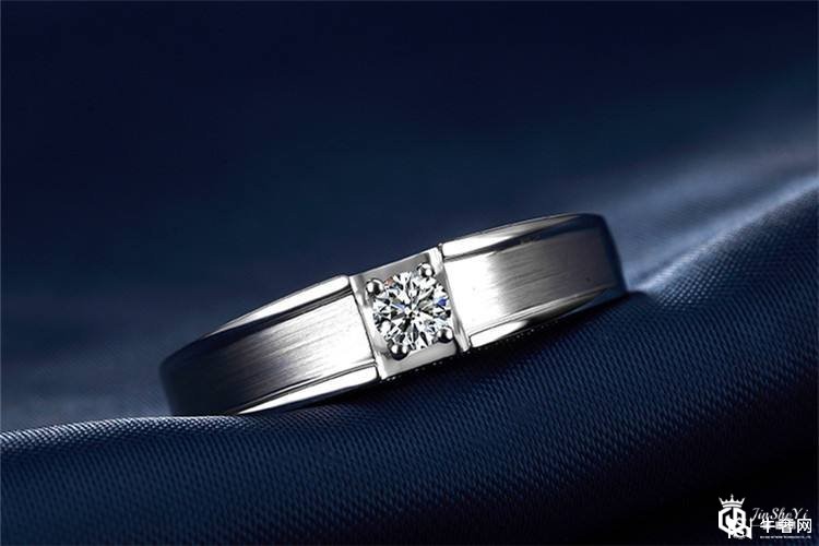 南京卡地亚LOVE系列手镯钻石回收值钱吗？