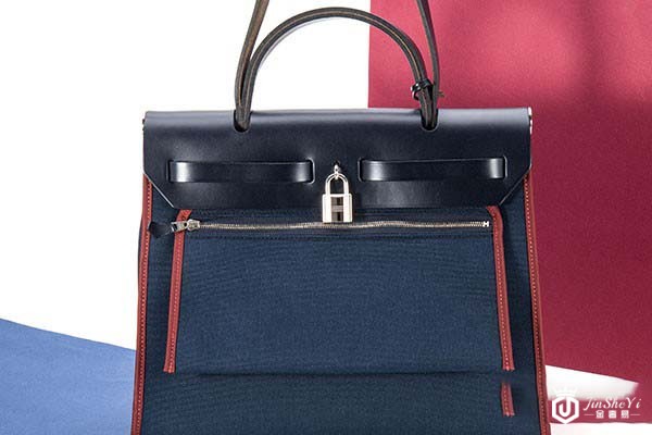 爱马仕Herbag帆布拼牛皮奢侈品包的回收价格大有差异