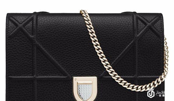 名包回收大巨变：迪奥单肩包包回收价钱两月涨两次