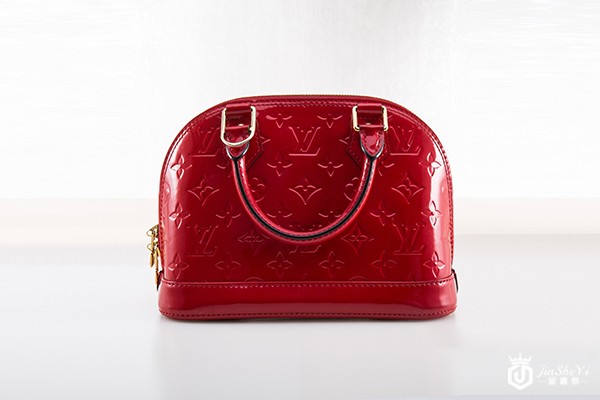 明星最喜欢哪些LV包包，二手奢侈品市场几折回收