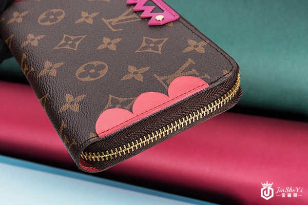 上海有回收LV长款老花帆布彩色拉链钱夹的地方吗？