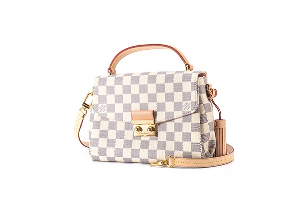 可爱女神赵丽颖LV包包同款，这款LV很有型