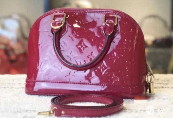 LV贝壳包回收价从7折降至5折，奢侈品包包回收商家为何压