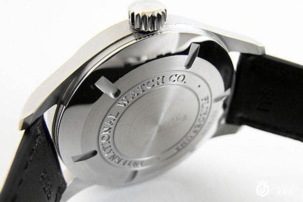 万国圆形黑色表哪里回收手表快速 专业人士良心推荐来此