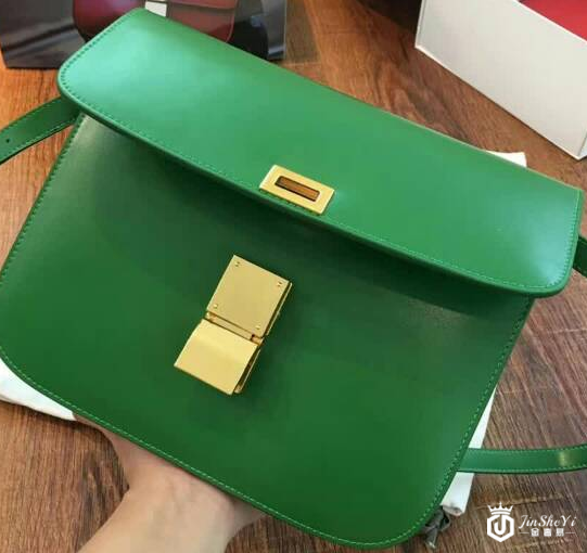 Celine赛琳豆腐包为什么成为经典且充满魅力？