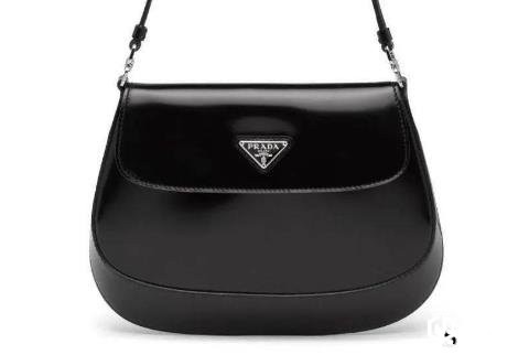 上海二手包包哪里高价回收，油蜡皮包包怎么保养？