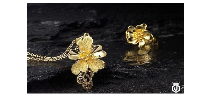 清洁18K金项链的简单方法掌握一个就够了！