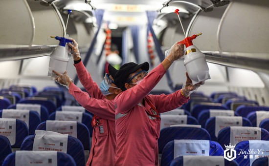 抗议骚乱持续 美股却继续走高？不确定性高企金价仍看多