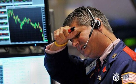 全线崩溃？欧美股市再度重挫，黄金巨震下跌