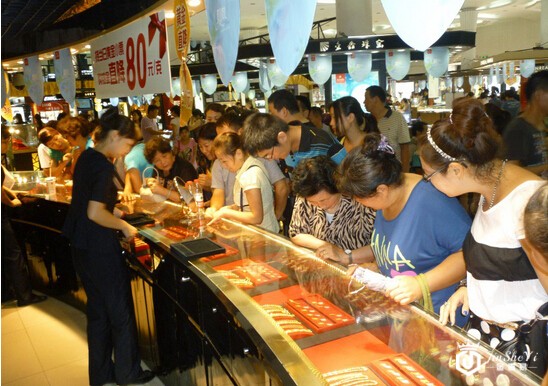 国际金价大幅跳水 中国大妈又开始蠢蠢欲动