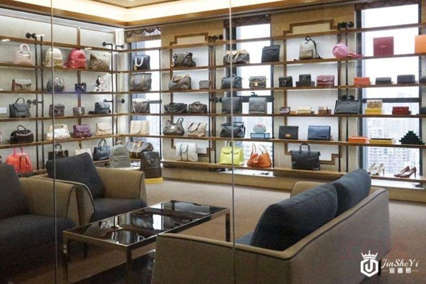 19年款巴宝莉帆布包包回收多少钱 千元回收你信吗？