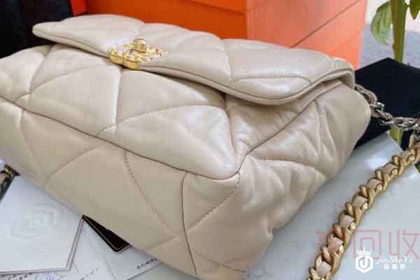 香奈儿小羊皮包回收价高低材质有优势吗