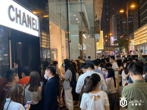 B站、天猫齐出发，这是奢侈品行业逆势上涨的机会吗？