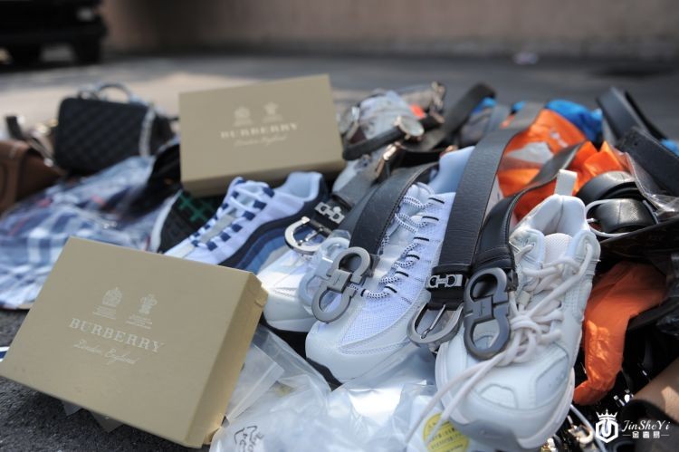 “香奈儿”“巴宝莉”“古驰”……青岛海关销毁223件“奢侈品”，只因……