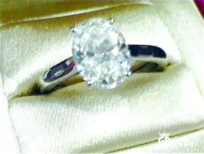 女子带百万奢侈品想蒙混过“关”被判刑 钻戒、名牌皮包全被罚没