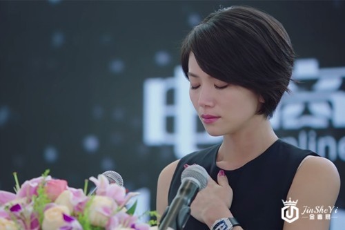 赵丽颖热播剧太豪了？给演员佩戴多款价值百万的腕表？