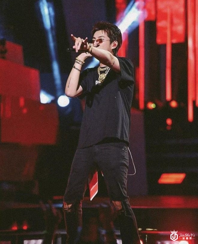 LV找来吴亦凡当品牌代言人 要分流Gucci的“流量”？