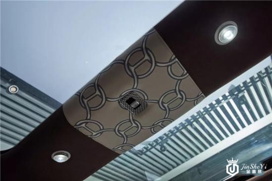 奔驰V260L与奢侈品爱马仕“喜结良缘”