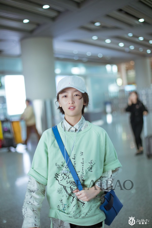 圣诞如何穿搭才不显俗套，周冬雨为你亲身示范宝诗龙 (Boucheron) Quatre系列及Animaux动物！