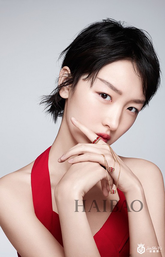 圣诞如何穿搭才不显俗套，周冬雨为你亲身示范宝诗龙 (Boucheron) Quatre系列及Animaux动物！