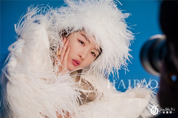 圣诞如何穿搭才不显俗套，周冬雨为你亲身示范宝诗龙 (Boucheron) Quatre系列及Animaux动物！