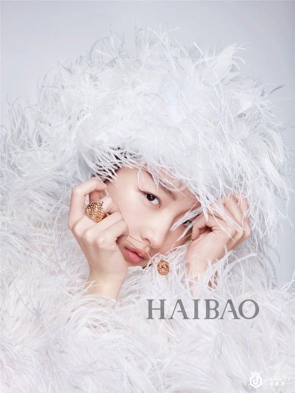 圣诞如何穿搭才不显俗套，周冬雨为你亲身示范宝诗龙 (Boucheron) Quatre系列及Animaux动物！