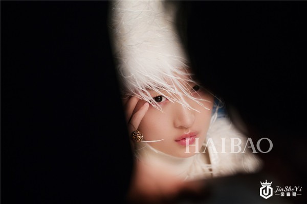 圣诞如何穿搭才不显俗套，周冬雨为你亲身示范宝诗龙 (Boucheron) Quatre系列及Animaux动物！