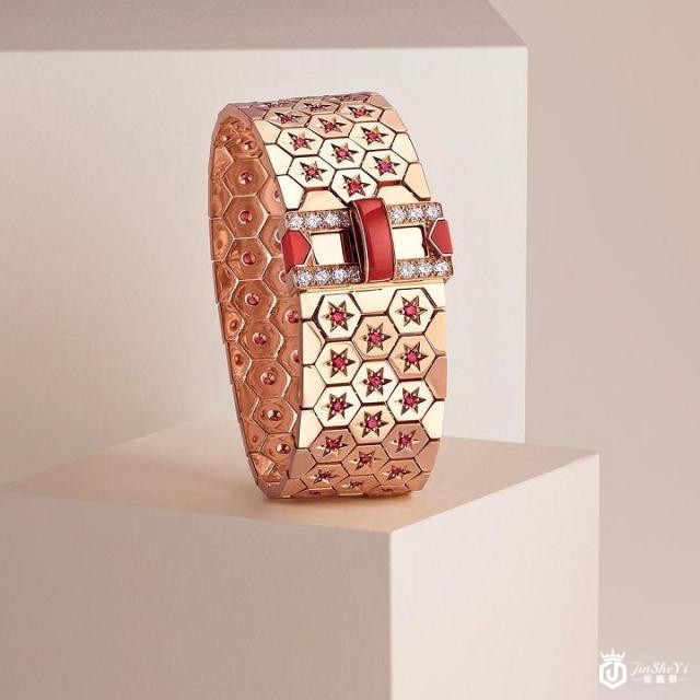 梵克雅宝推出以往不同的宝石和金质色调重新诠释的4款新作