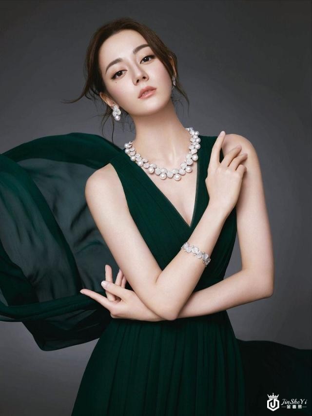 迪丽热巴继续担任日本顶级珠宝品牌御木本(MIKIMOTO)的亚洲代言人