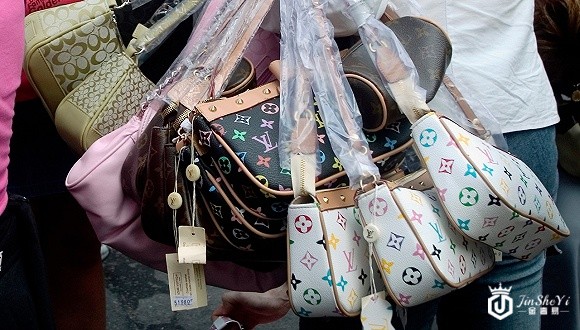 奢侈品假货横行，于是LVMH孵化了一家打假公司