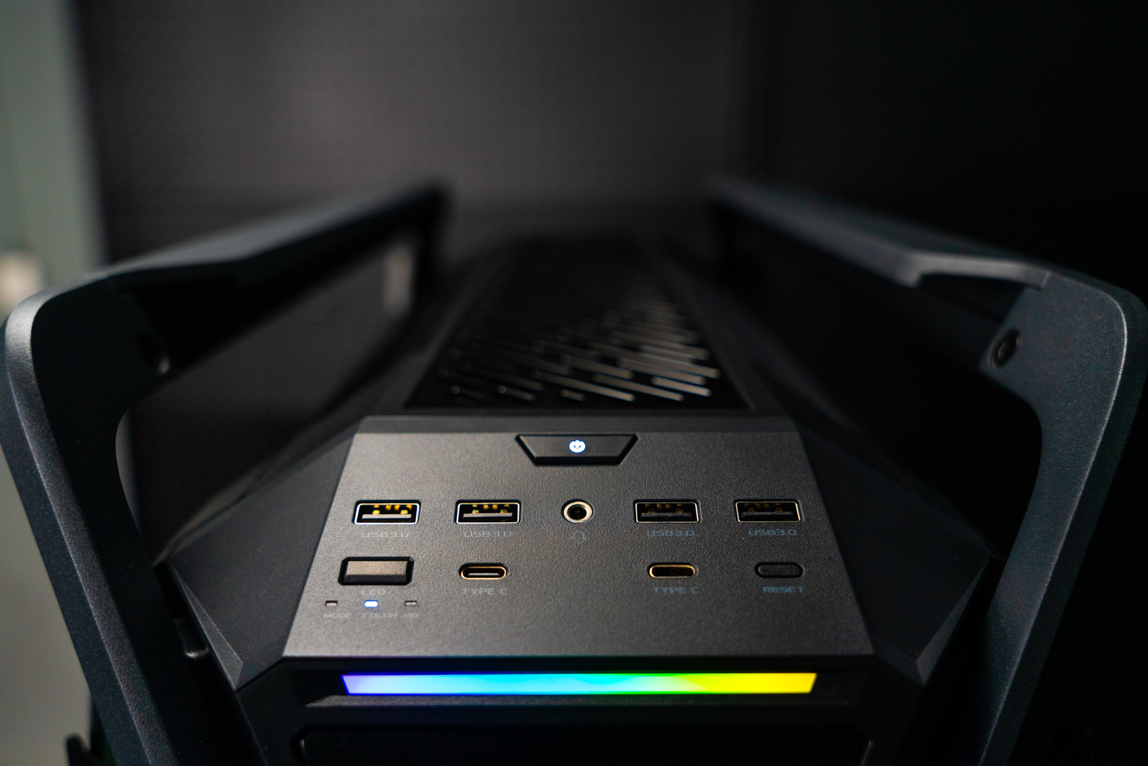 ROG系列展示：与14代酷睿处理器完美匹配的最优选择