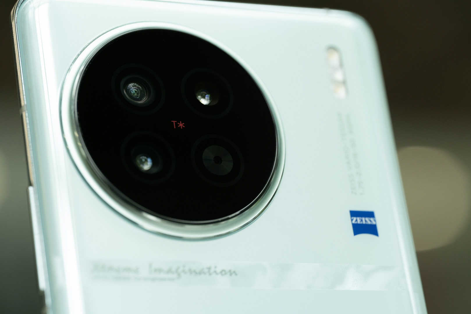 欣赏vivo X90s「青漾」：色彩带来的清凉感
