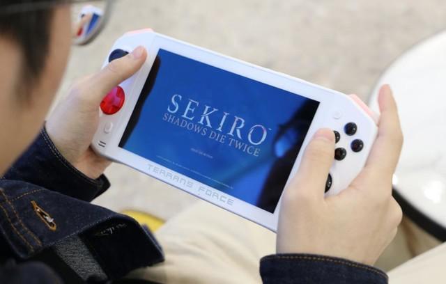 我拿它来移动办公,偶尔打打游戏,丰富我的碎片时间