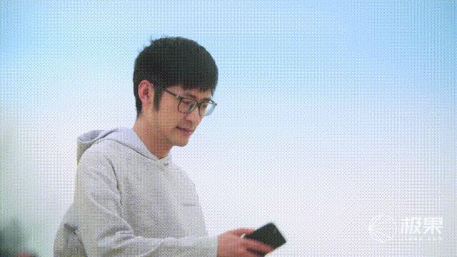 户外不用狂拉亮度条 ? 这波手机实测带你 get 国产屏亮度之王