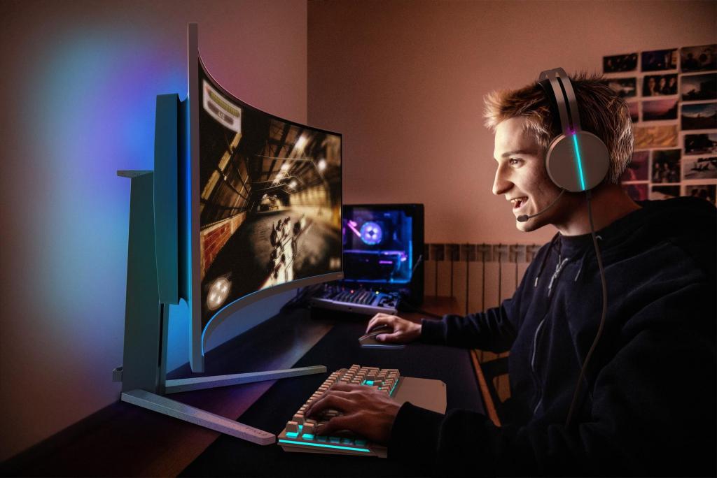 ChinaJoy2024 奔现异世界 Evnia 49 英寸巨幕登场