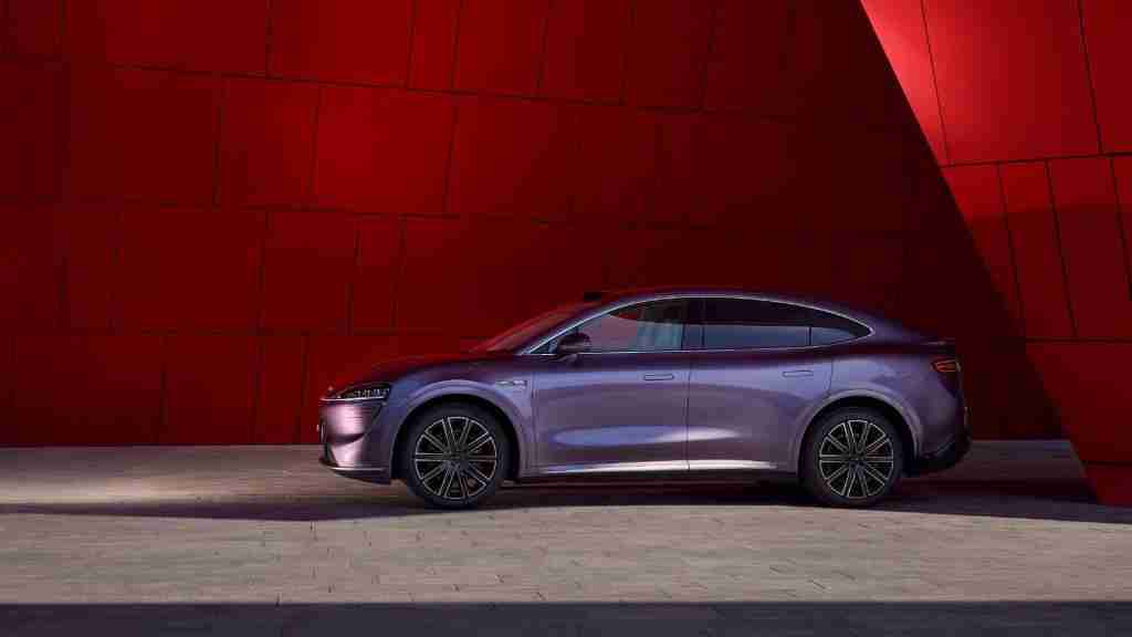  余承东官宣鸿蒙智行首款轿跑 suv 智界 r7 8 月 26 日正式亮相 